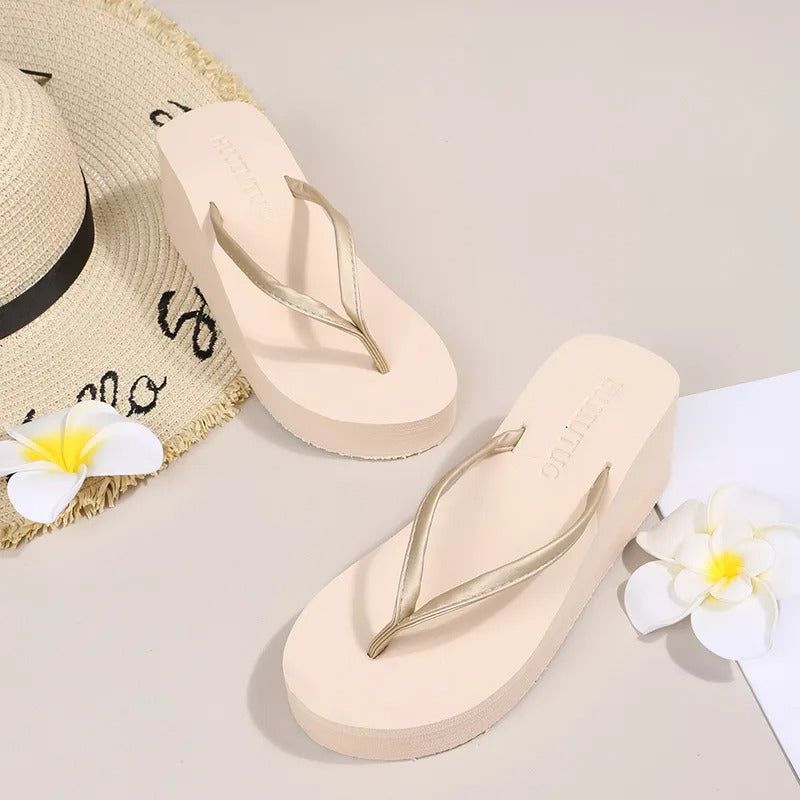 Sevigne - Dames teenslippers met sleehak en minimalistische band