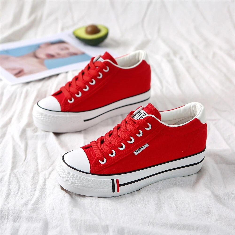 Fadila - Dames platform sneakers met minimalistische zooldetails