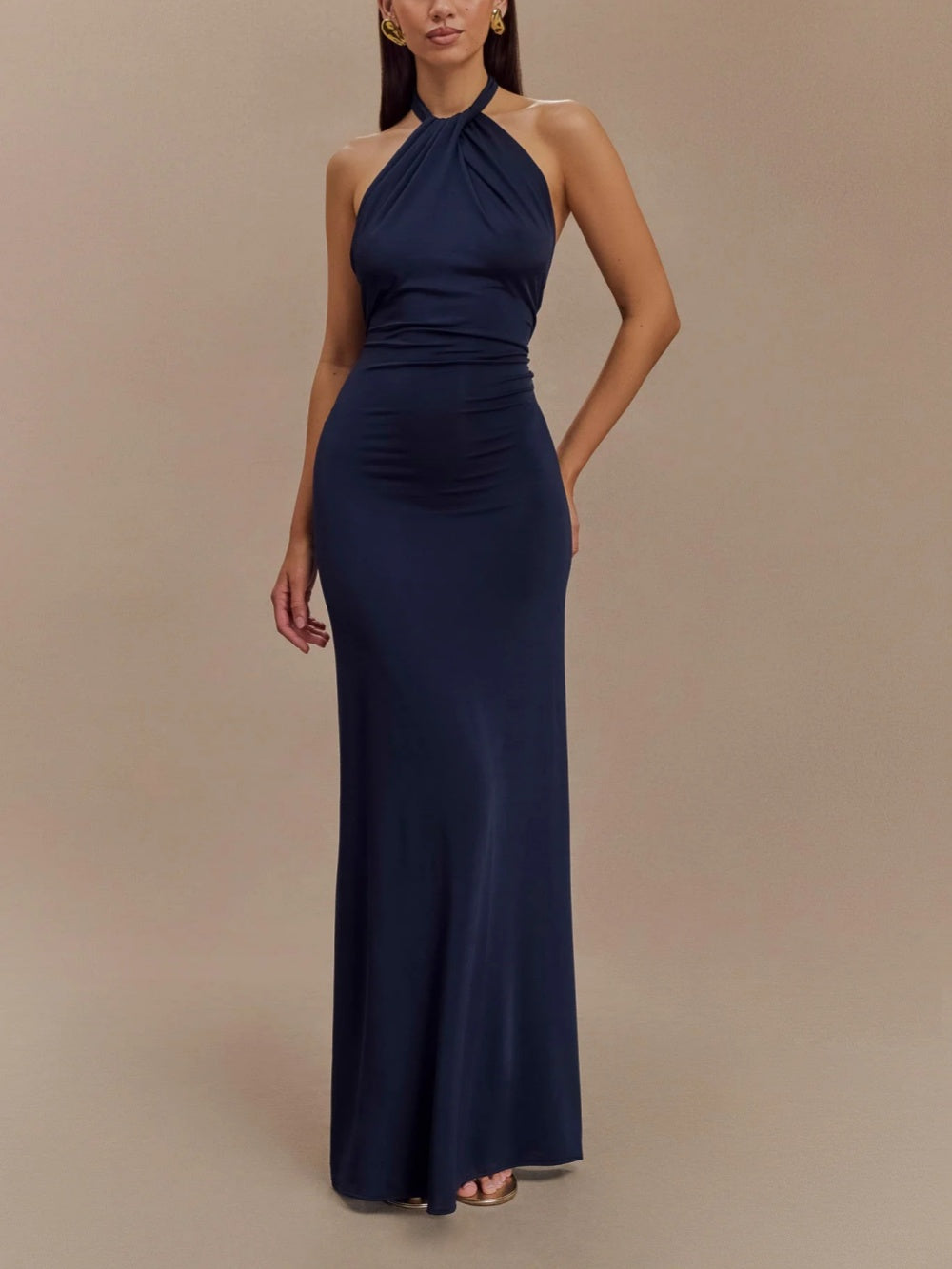 Karolina - Halter maxi jurk met open rug en getailleerde pasvorm