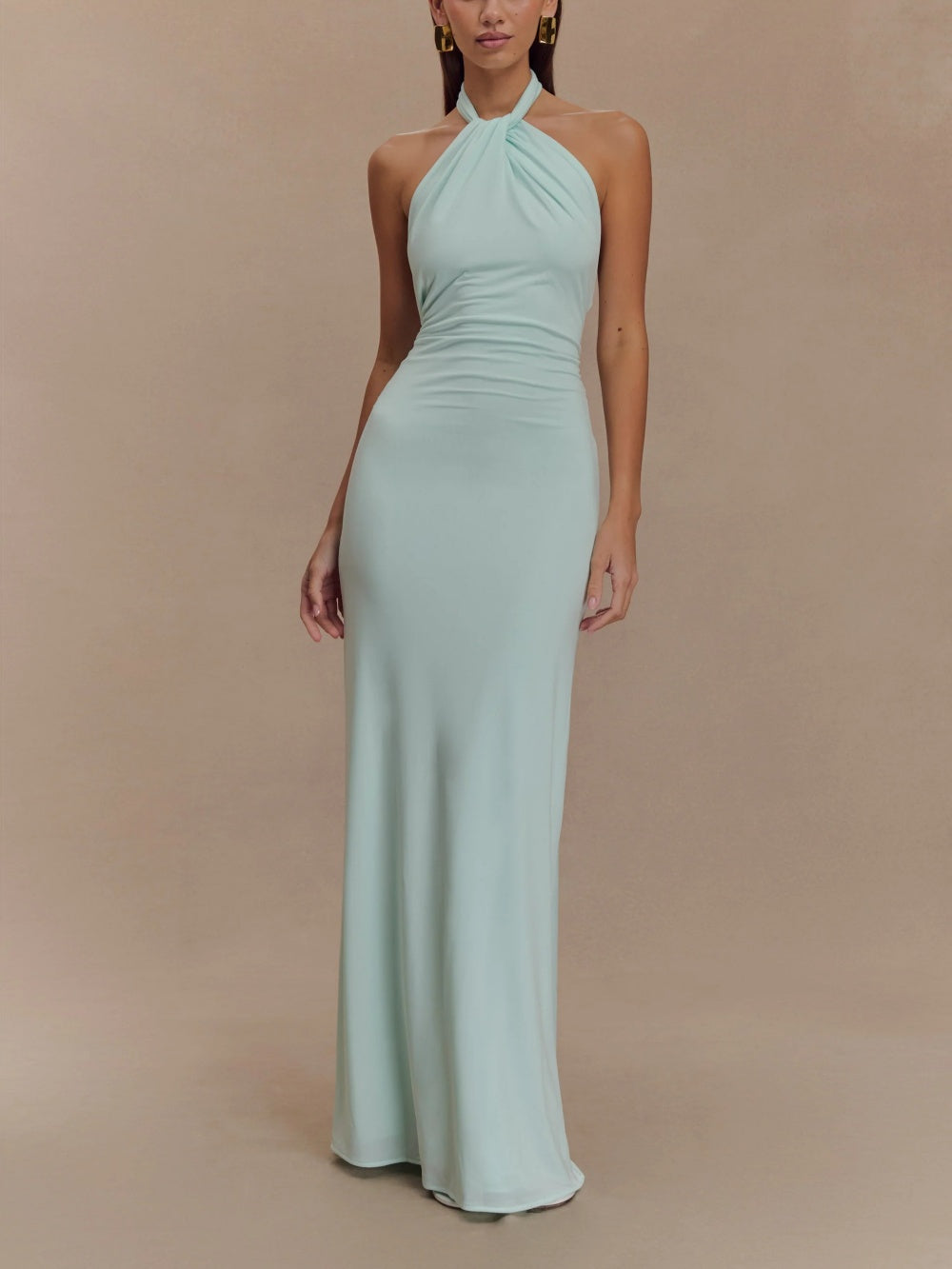 Karolina - Halter maxi jurk met open rug en getailleerde pasvorm