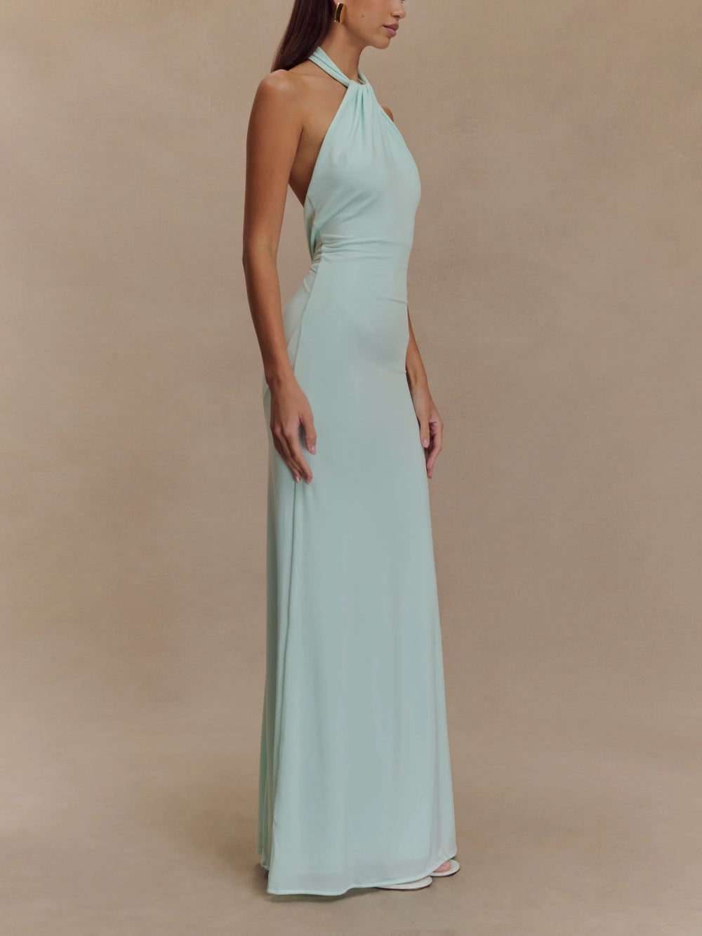 Karolina - Halter maxi jurk met open rug en getailleerde pasvorm