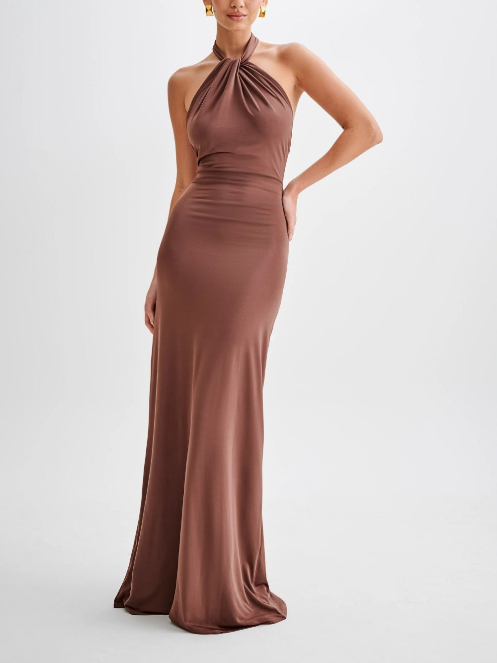 Karolina - Halter maxi jurk met open rug en getailleerde pasvorm