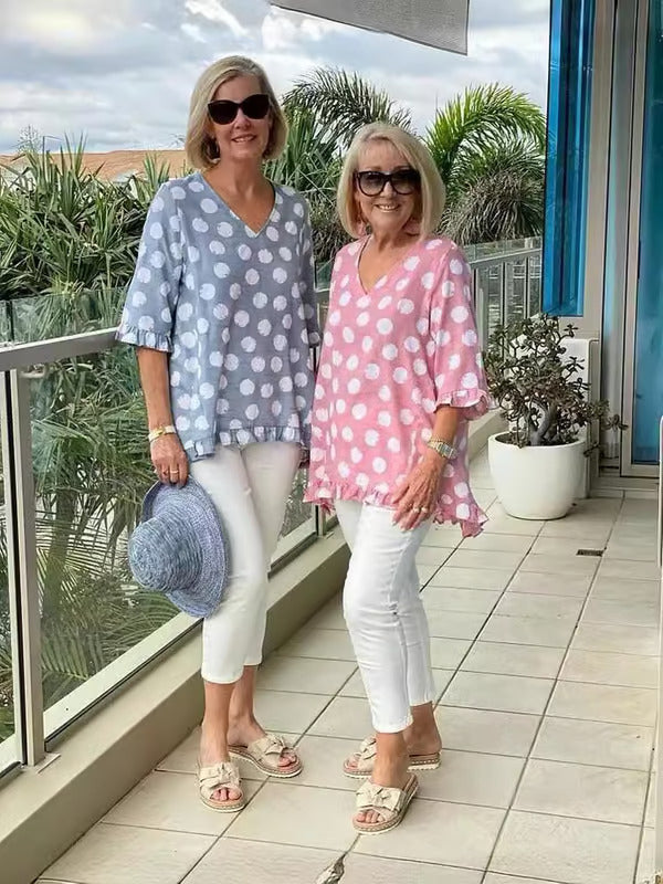 Josepha - Losvallende V-hals blouse met stippenprint