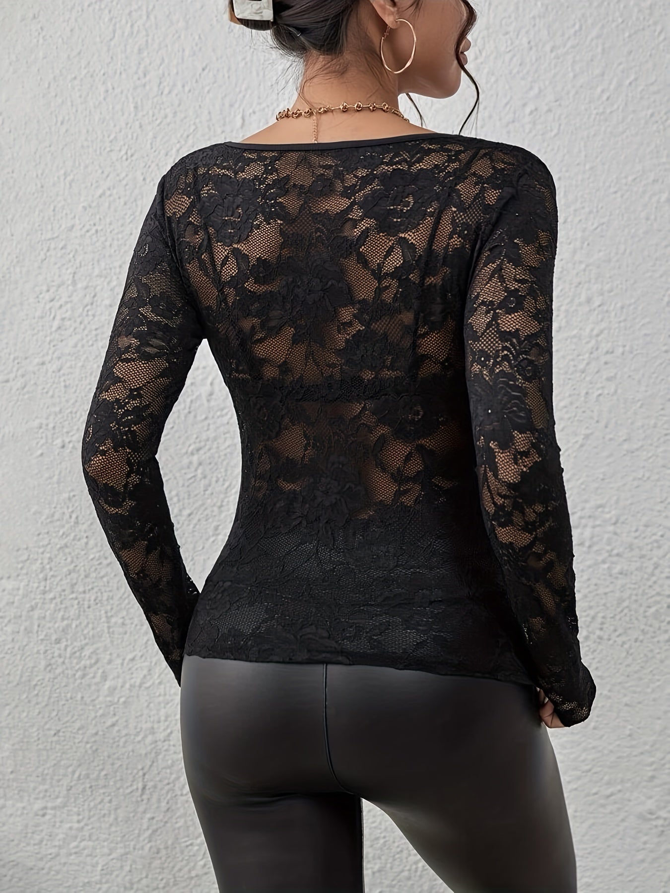 Laurice – Nauwsluitende damesbody van kant met lange mouwen