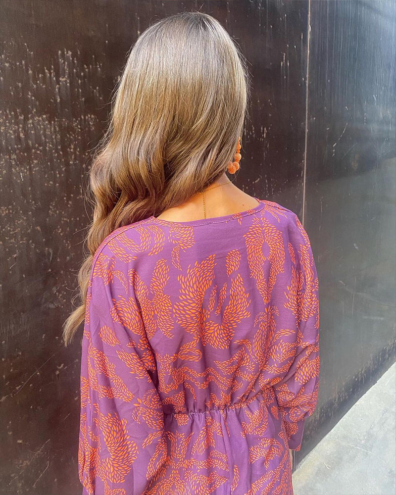 Amira – Kimono jurk met twist-front en diepe v-hals voor dames