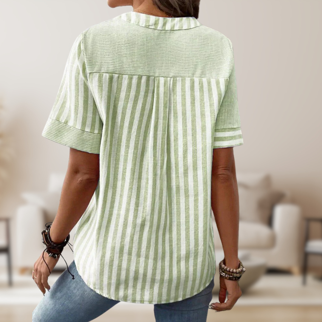 Kalliope - Gestreepte damesblouse met asymmetrische lijnen en korte mouwen