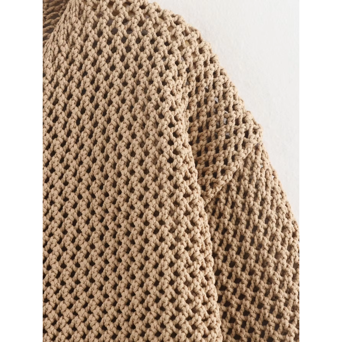 Saron - Kaki gebreid en geknoopt vest met charme