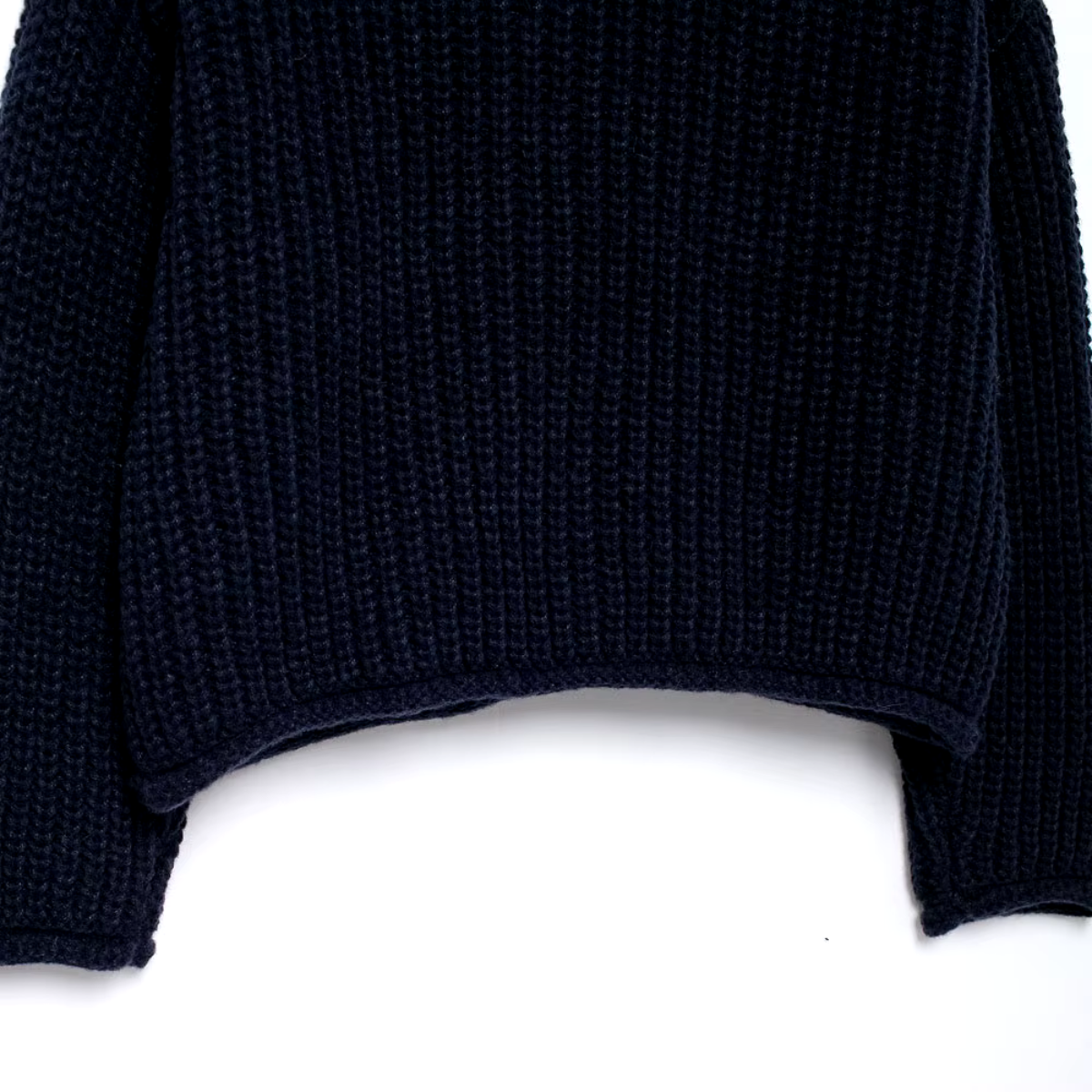 Varmi - Navy gebreid en geknoopt vest met charme