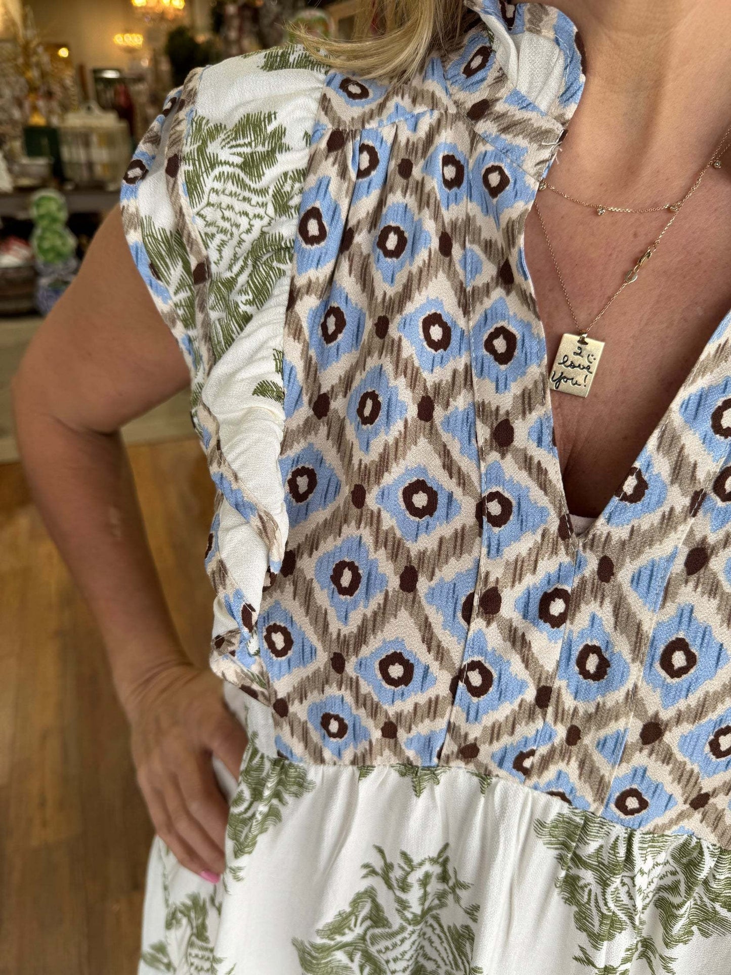 Birgit - Mouwloze zomerjurk met volantkraag en bloemenprint