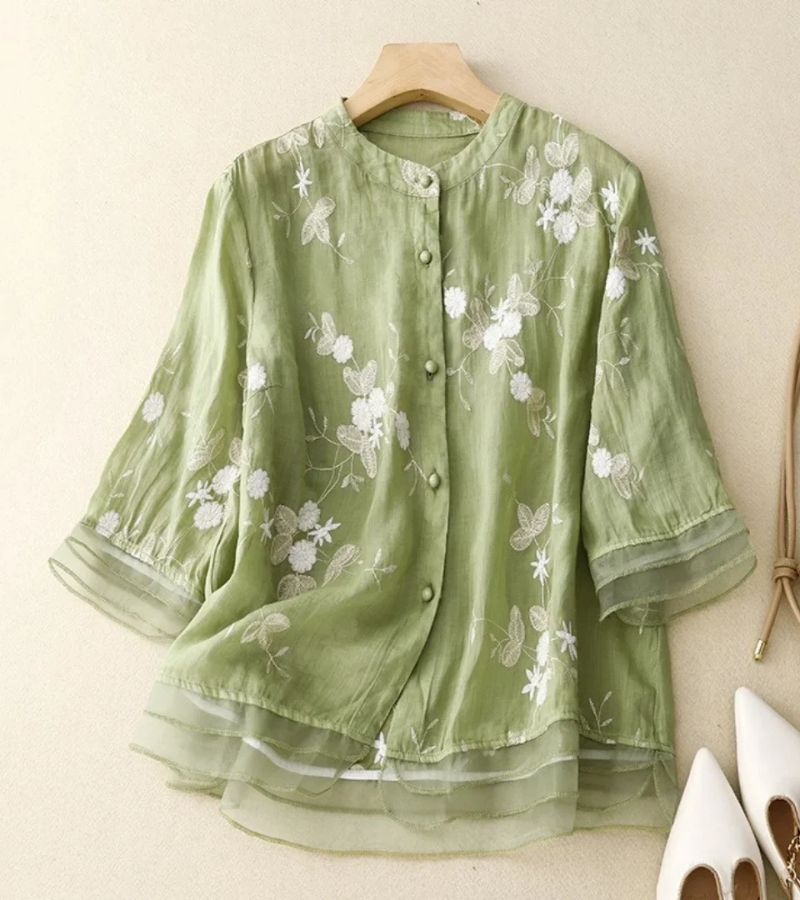 Gaetana - Bloemenborduursel damesblouse met knoopsluiting