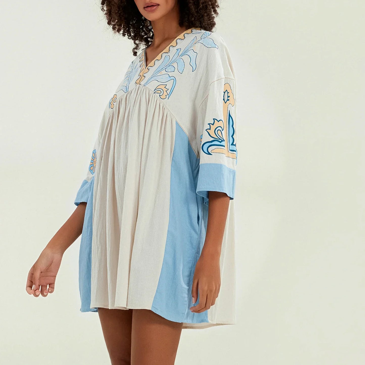 Mabelle – Dames tuniekjurk met v-hals en geborduurde details