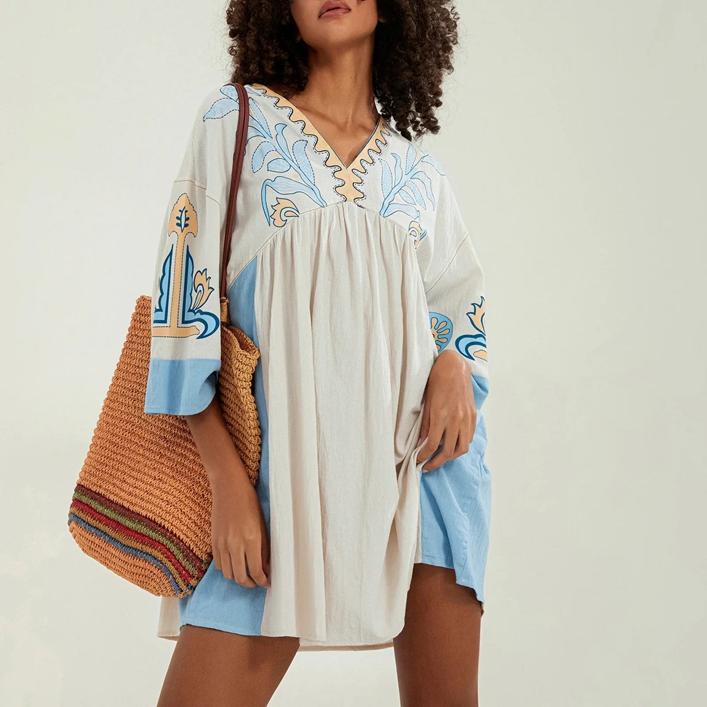 Mabelle – Dames tuniekjurk met v-hals en geborduurde details