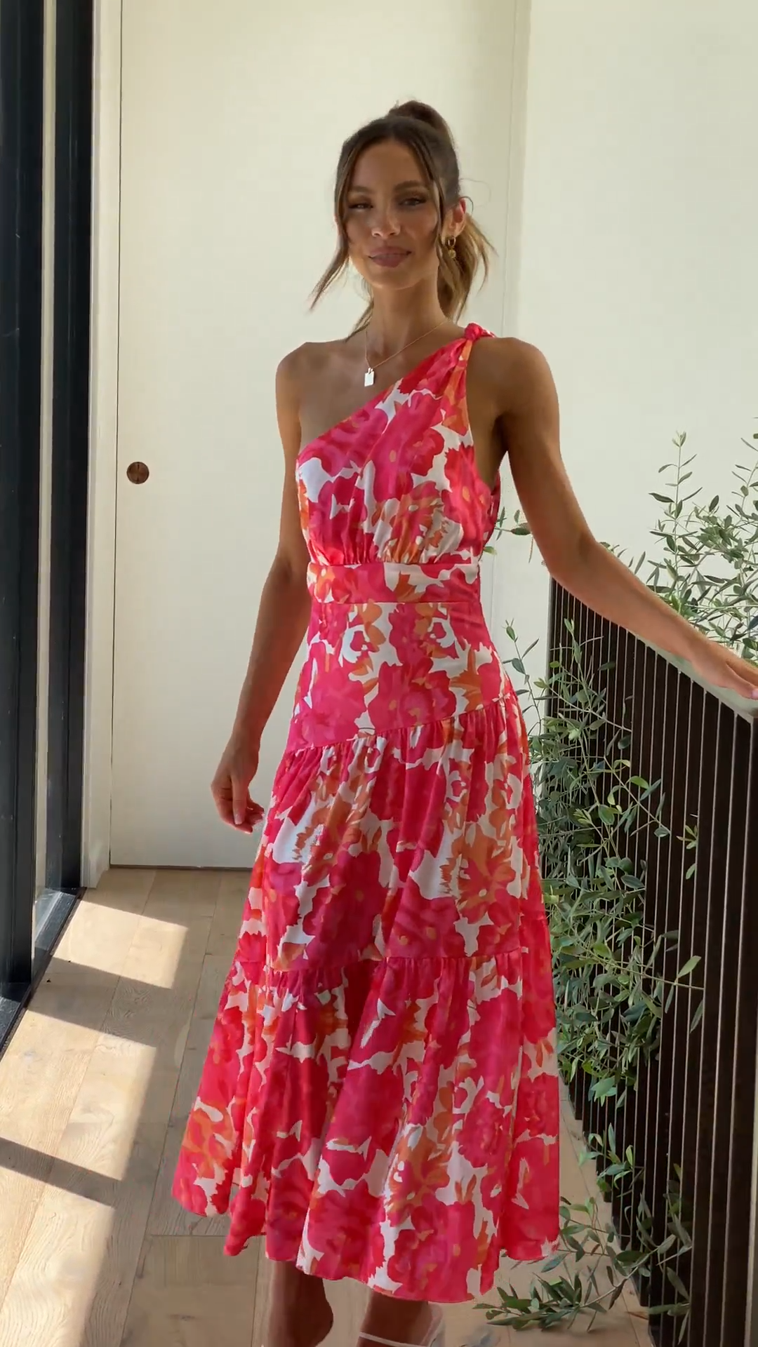 Megan - Dames midi-jurk met asymmetrische halslijn en speelse print