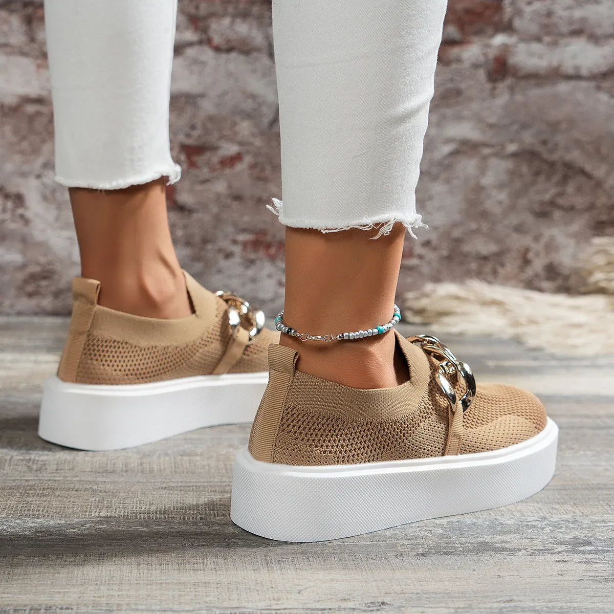 Raphaelle - Slip-on sneakers met chunky kettingdetail voor dames