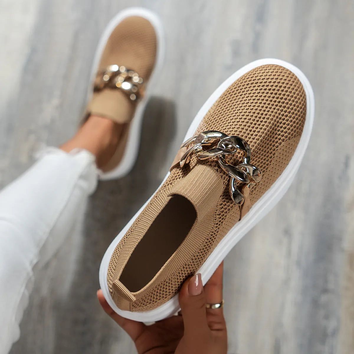 Raphaelle - Slip-on sneakers met chunky kettingdetail voor dames