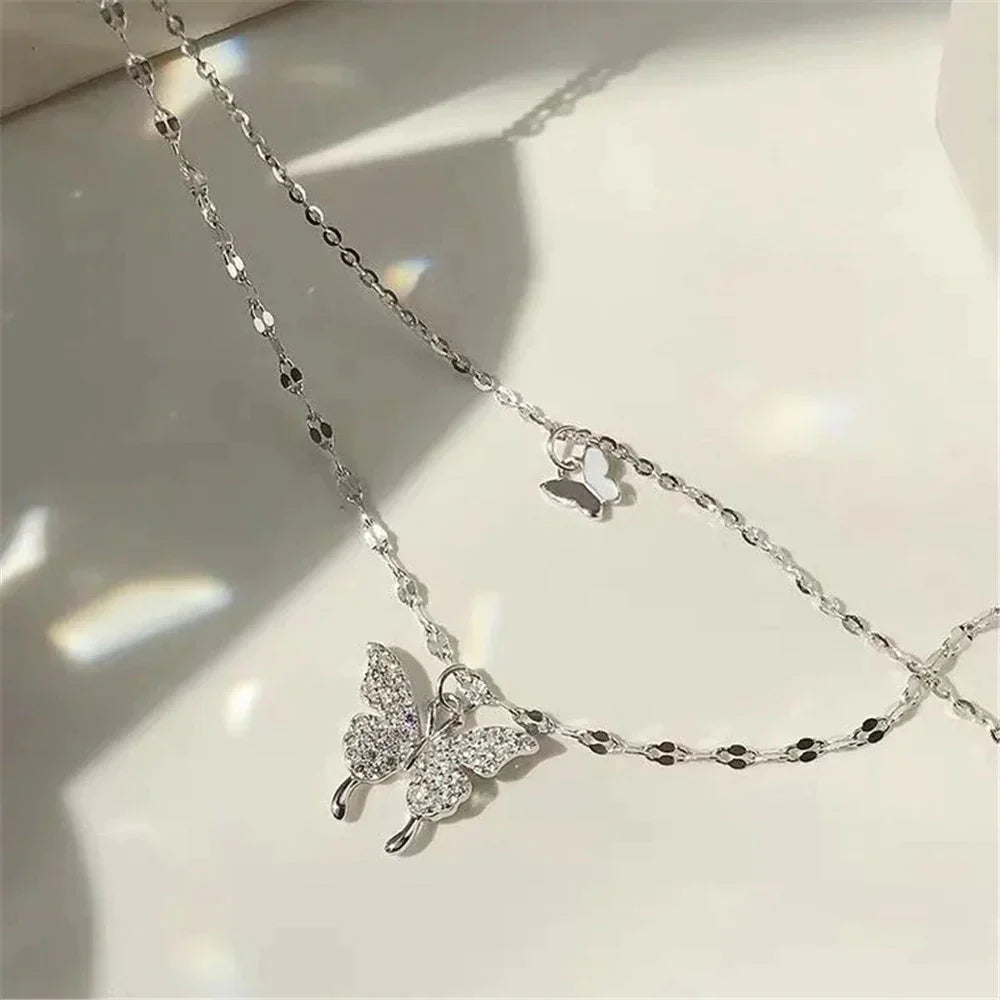 Damesketting met dubbele laag en vlinderdetails