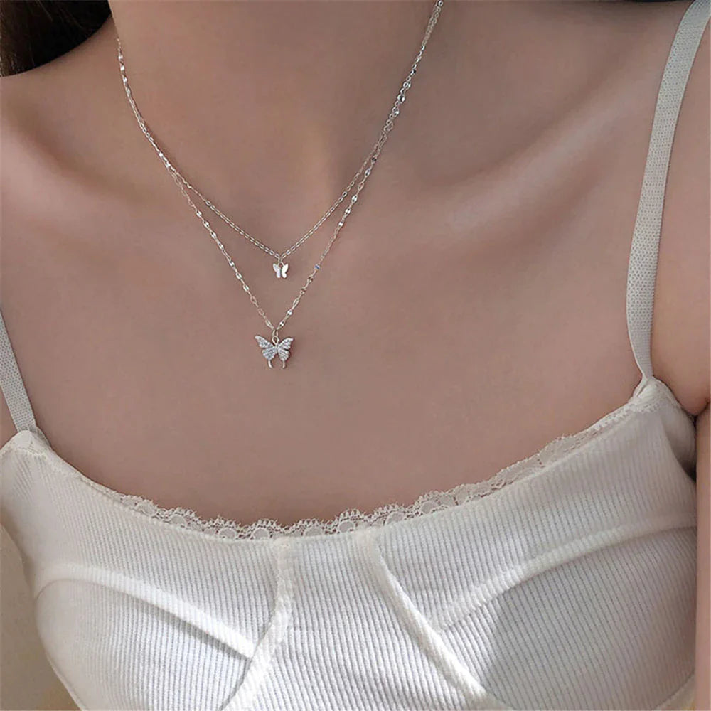 Damesketting met dubbele laag en vlinderdetails