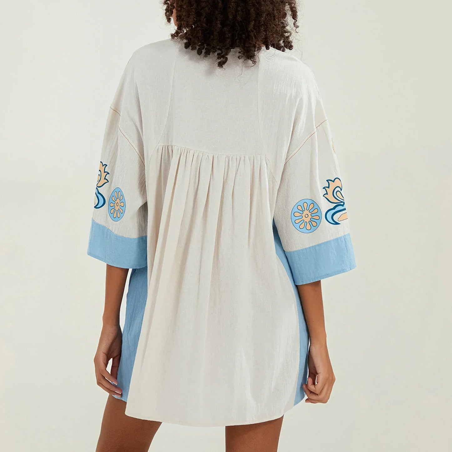 Mabelle – Dames tuniekjurk met v-hals en geborduurde details