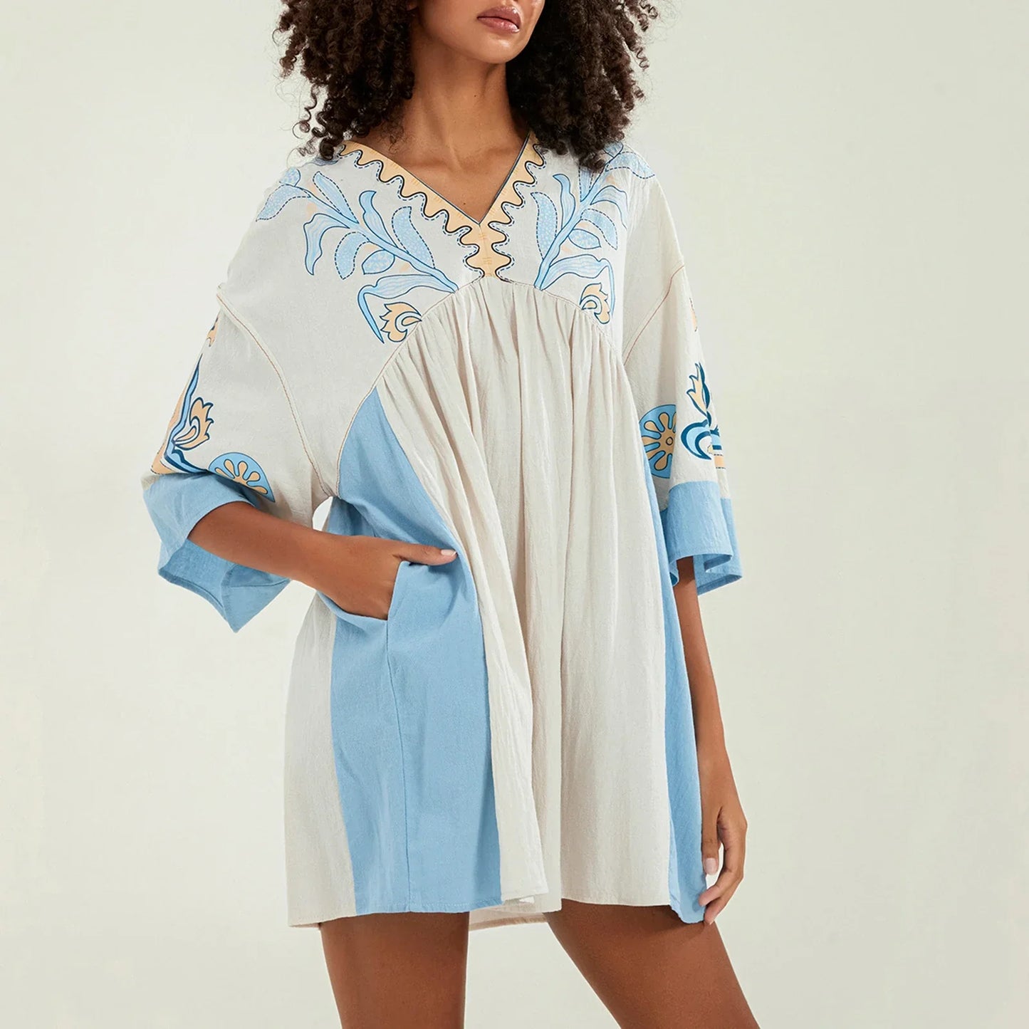 Mabelle – Dames tuniekjurk met v-hals en geborduurde details