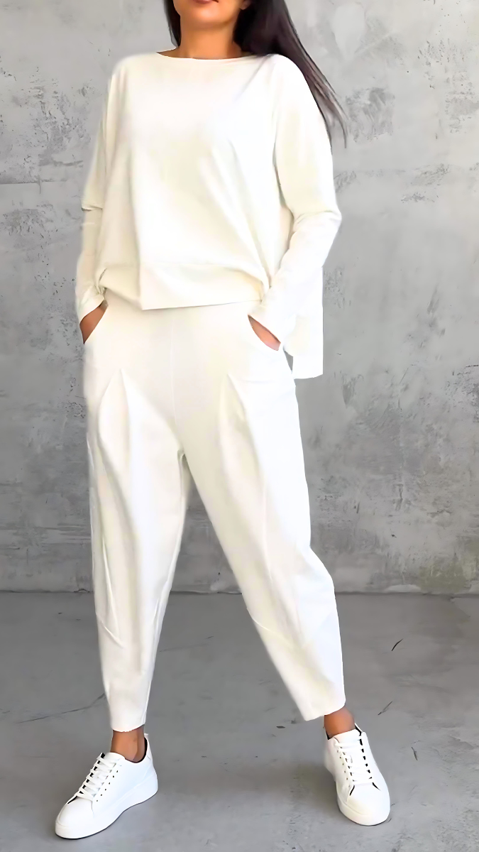 Karrie – Relaxed damespak met lange mouwen en taps toelopende broek