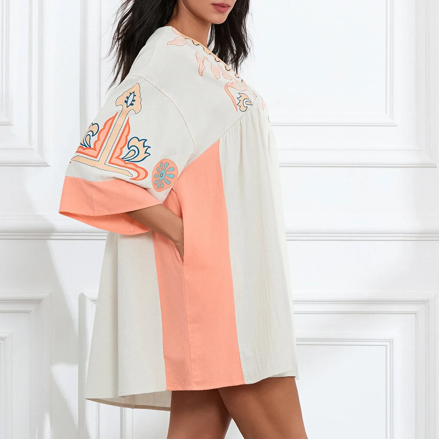 Mabelle – Dames tuniekjurk met v-hals en geborduurde details