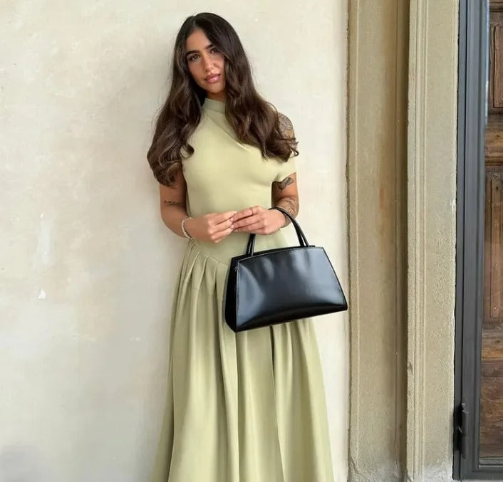 Lucia – Midi jurk met hoge hals en geplooide rok voor dames