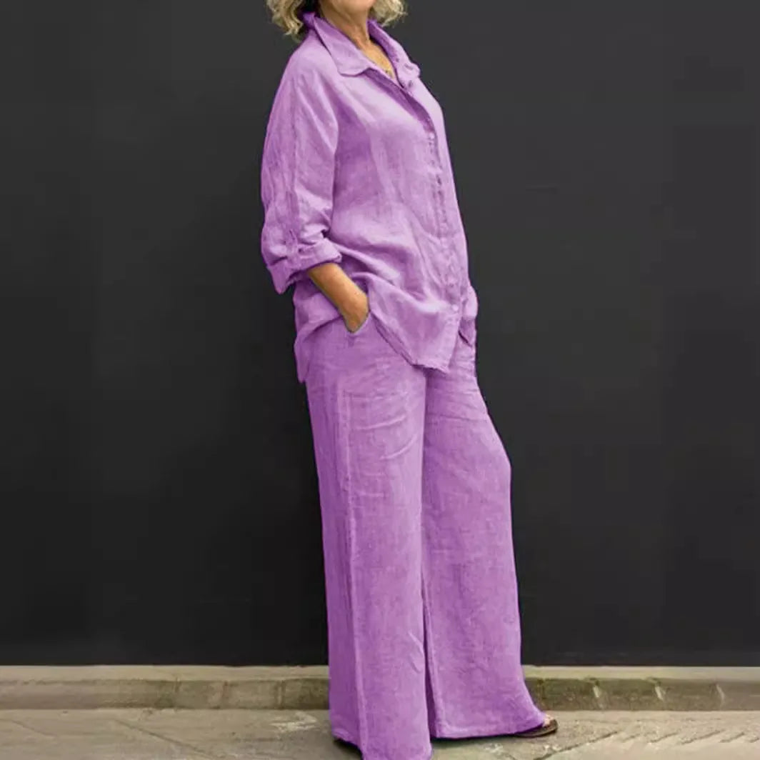 Jaya – Losvallend damespak met doorknoopblouse en wijde broek