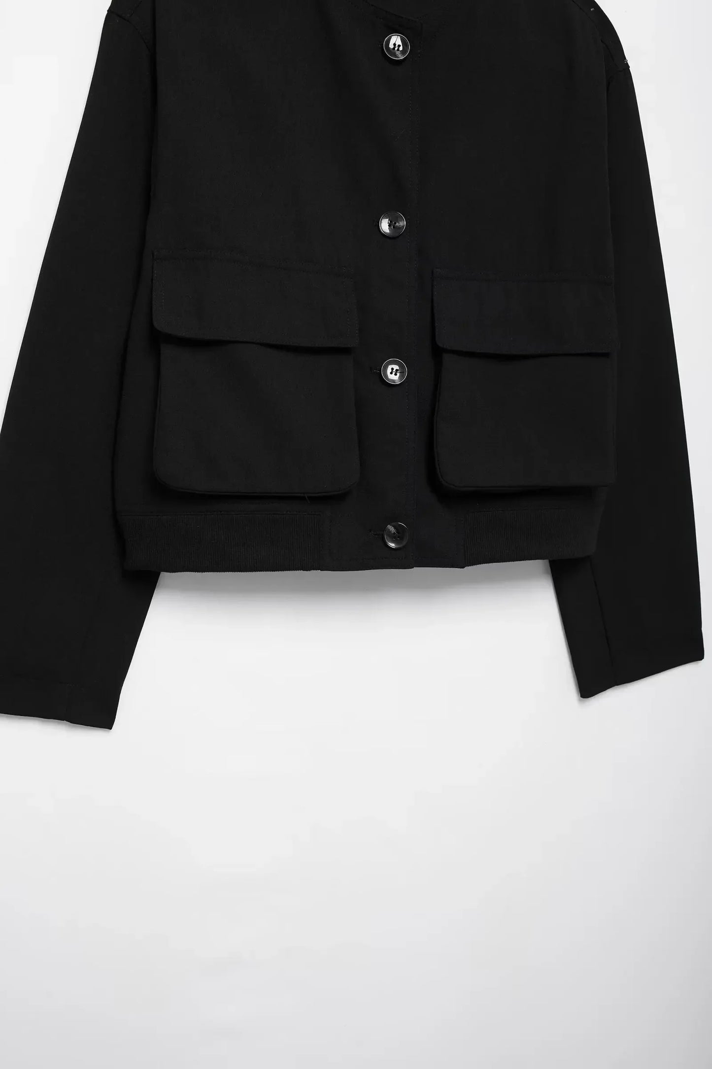 Queenzie - Zwart trendy cropped bomber vest