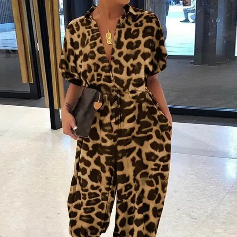 Gillian – Loose-fit jumpsuit met luipaardprint en knoopsluiting voor dames