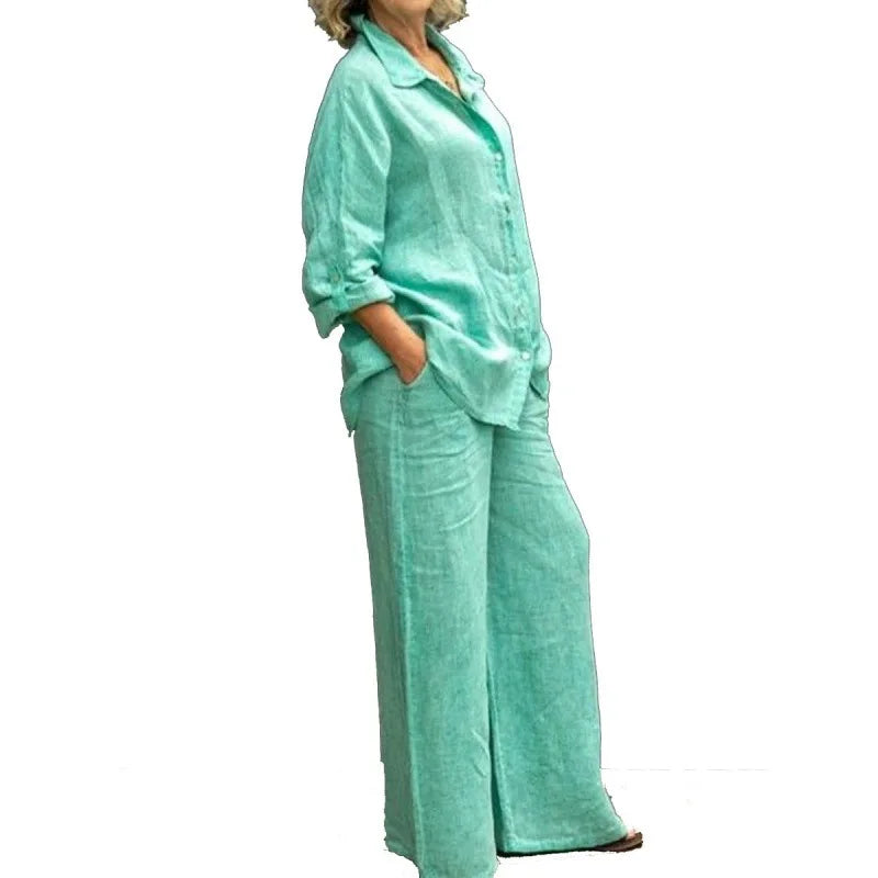 Jaya – Losvallend damespak met doorknoopblouse en wijde broek