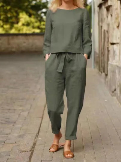 Belle – Casual damespak met strikceintuur