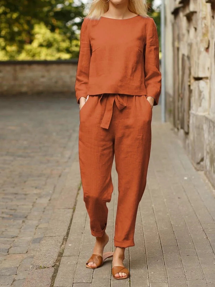 Belle – Casual damespak met strikceintuur