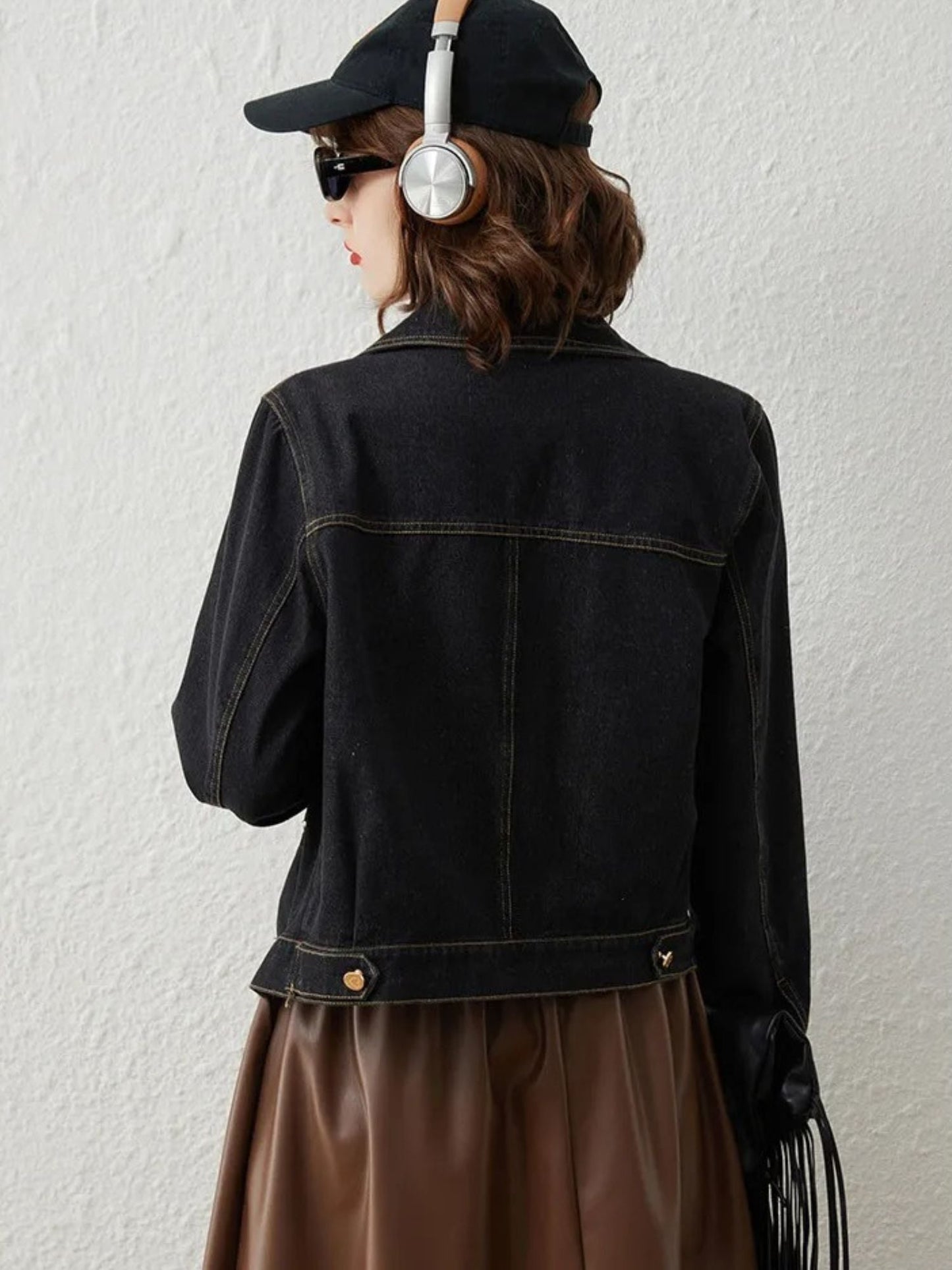 Lucinda - Korte dames denim jas met studs