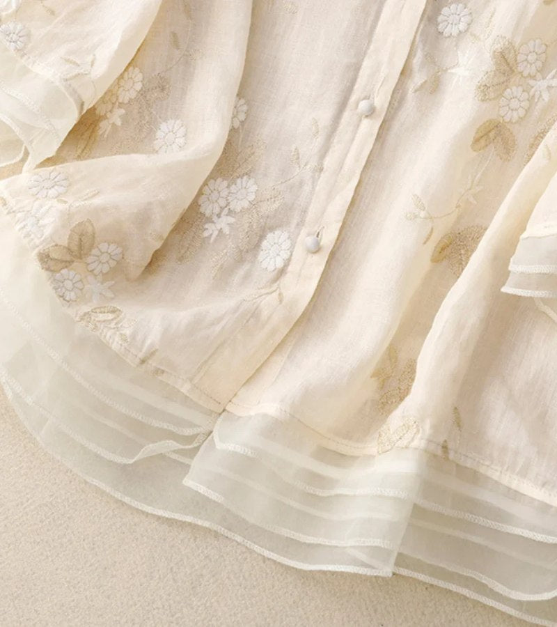Gaetana - Bloemenborduursel damesblouse met knoopsluiting