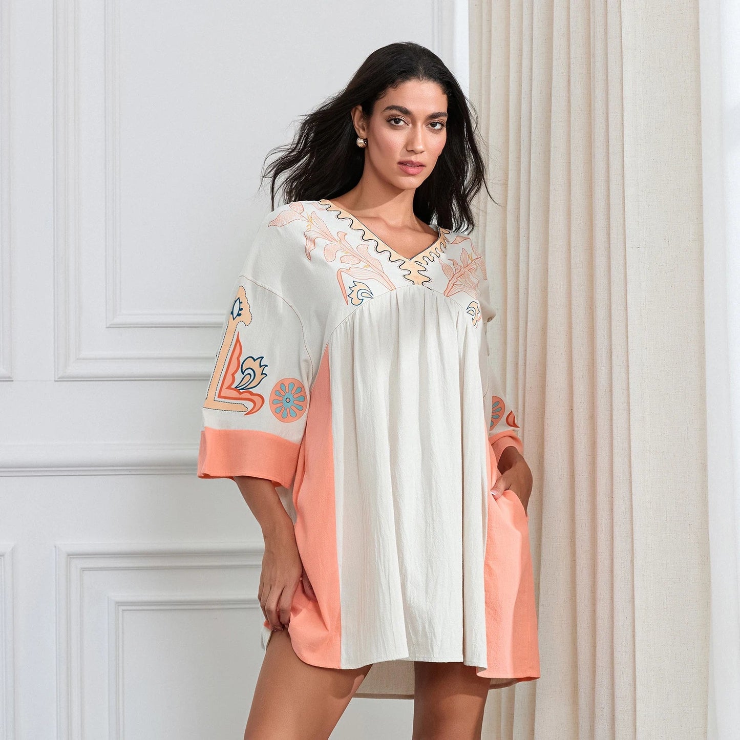 Mabelle – Dames tuniekjurk met v-hals en geborduurde details