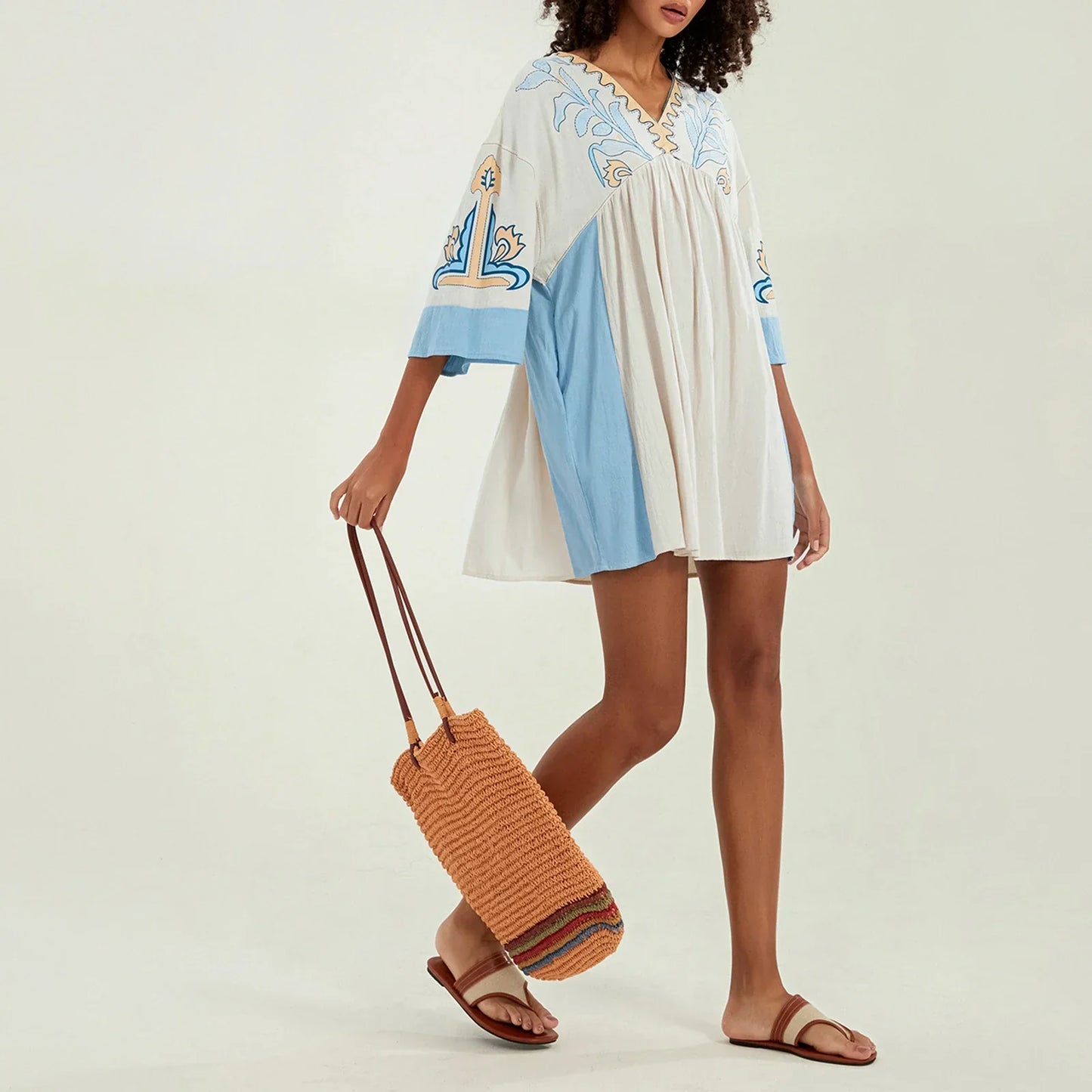 Mabelle – Dames tuniekjurk met v-hals en geborduurde details