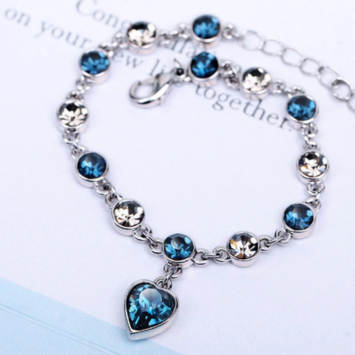 Damesarmband met hartvormige kristallen