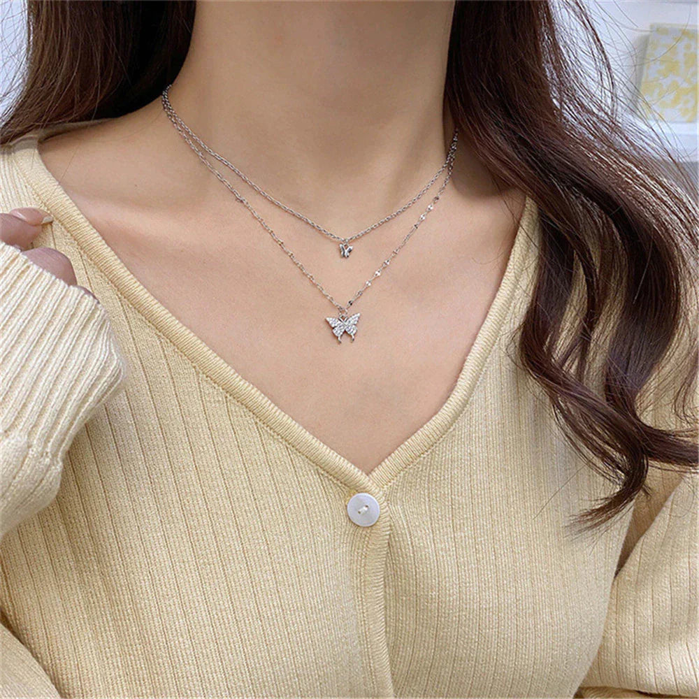 Damesketting met dubbele laag en vlinderdetails