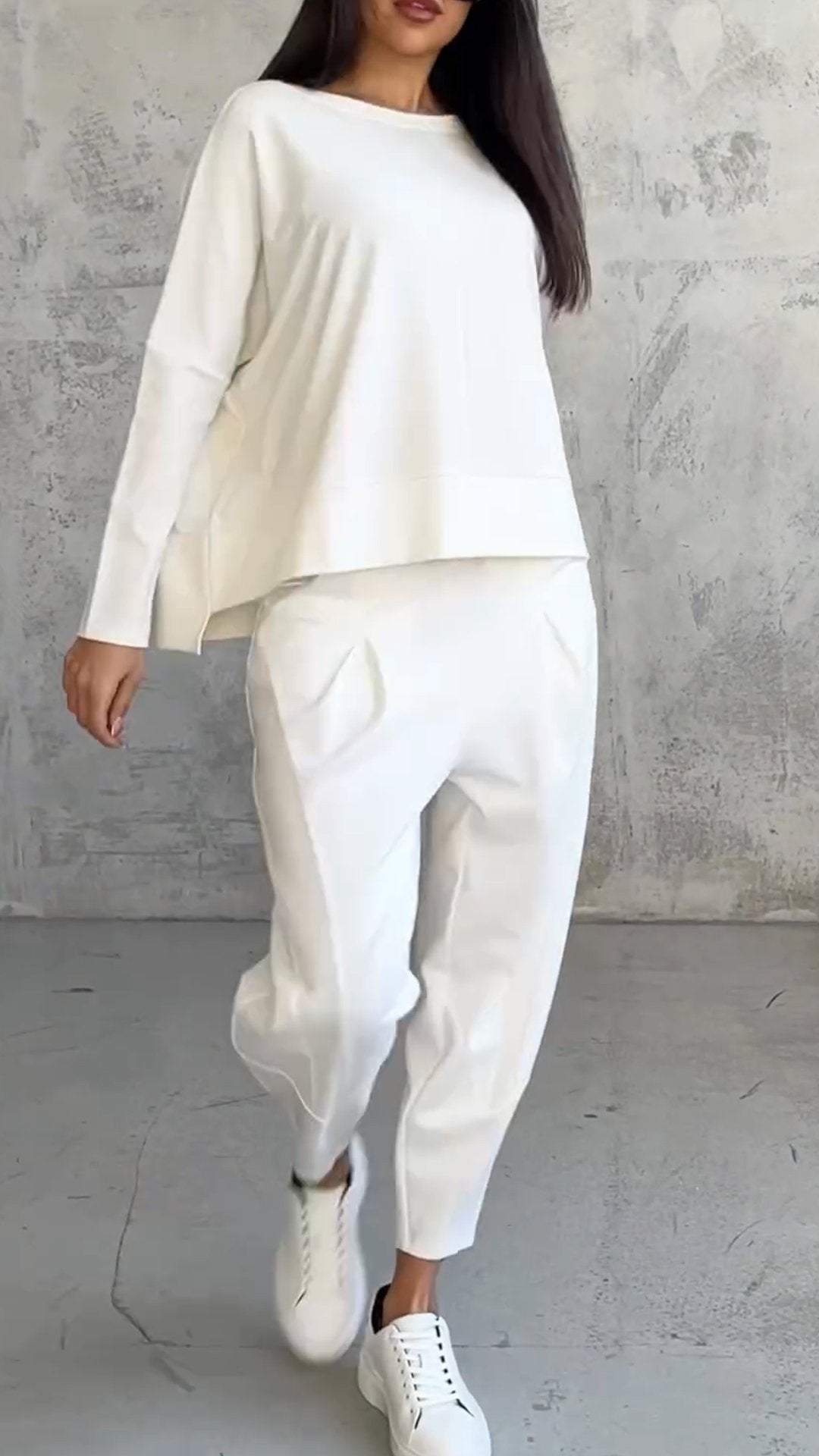 Karrie – Relaxed damespak met lange mouwen en taps toelopende broek