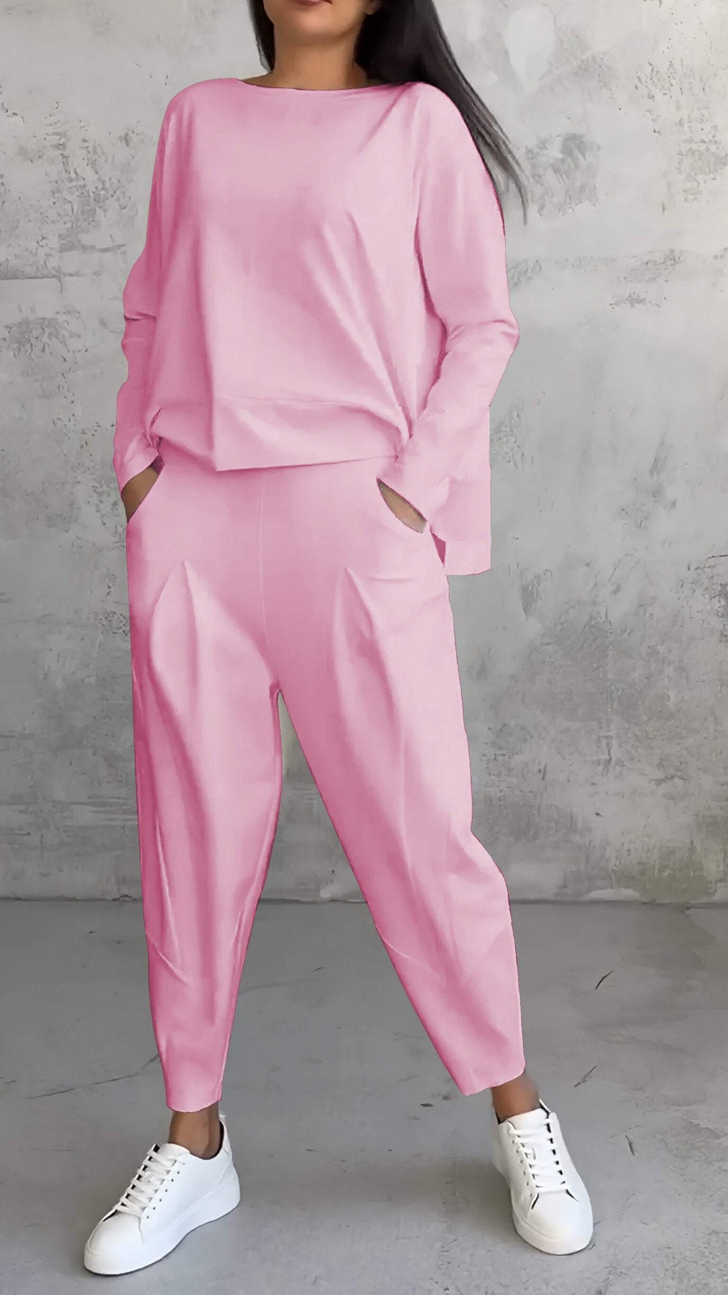 Karrie – Relaxed damespak met lange mouwen en taps toelopende broek