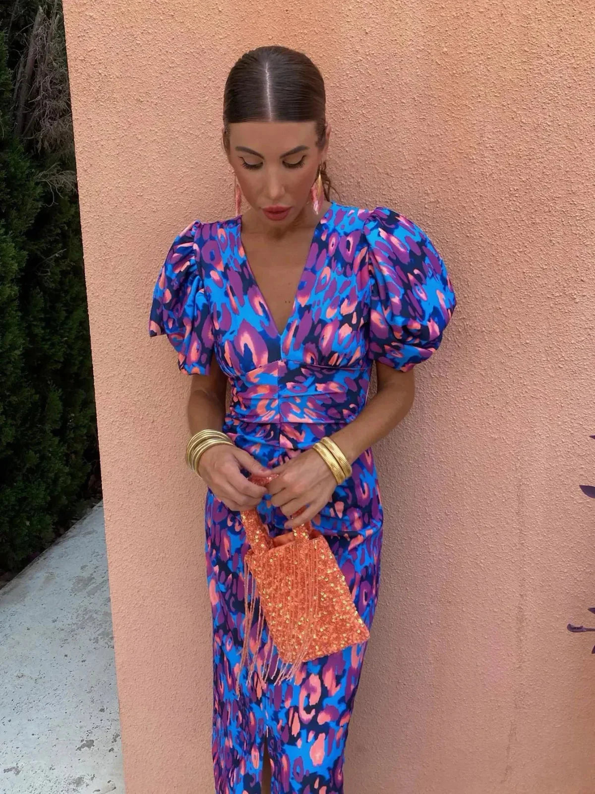 Ailly – Midi jurk met pofmouwen en cut-out detail voor dames