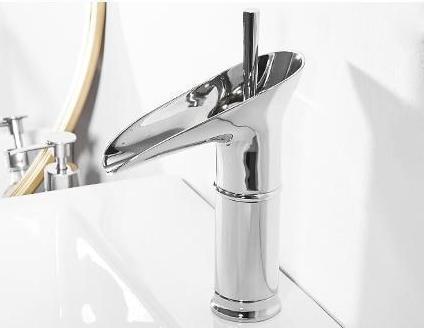 Klassieke wastafelkraan met watervaluitloop en eenhendelbediening