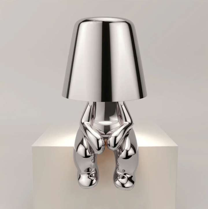 Kunstzinnige draadloze LED-tafellamp in moderne sculptuurvorm