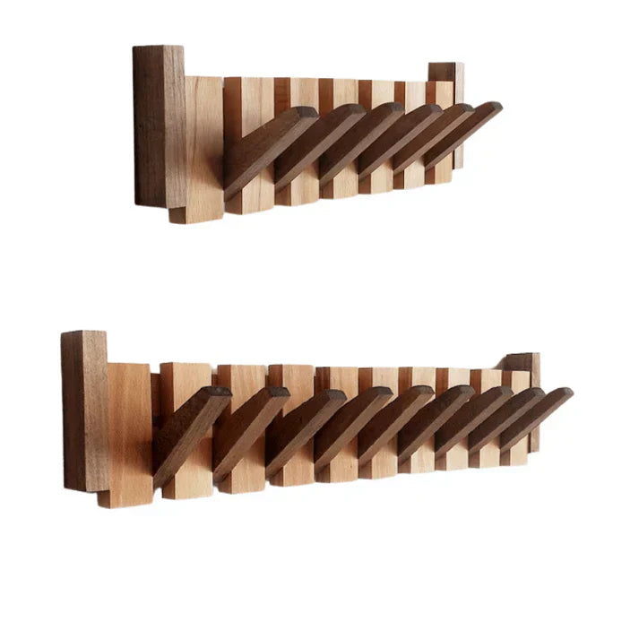 Wandgarderobe van hout met opklapbare haken
