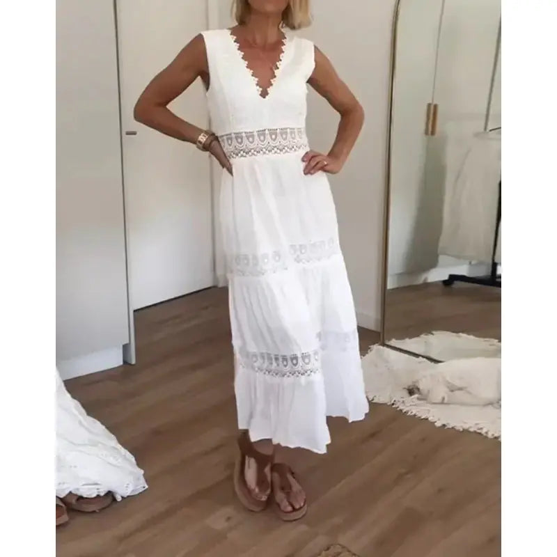 Kirby – Zomerse damesjurk met v-hals en kanten details