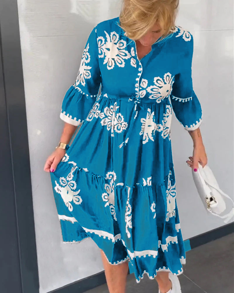 Claudette – Vrouwelijke midi-jurk met grafisch borduurmotief