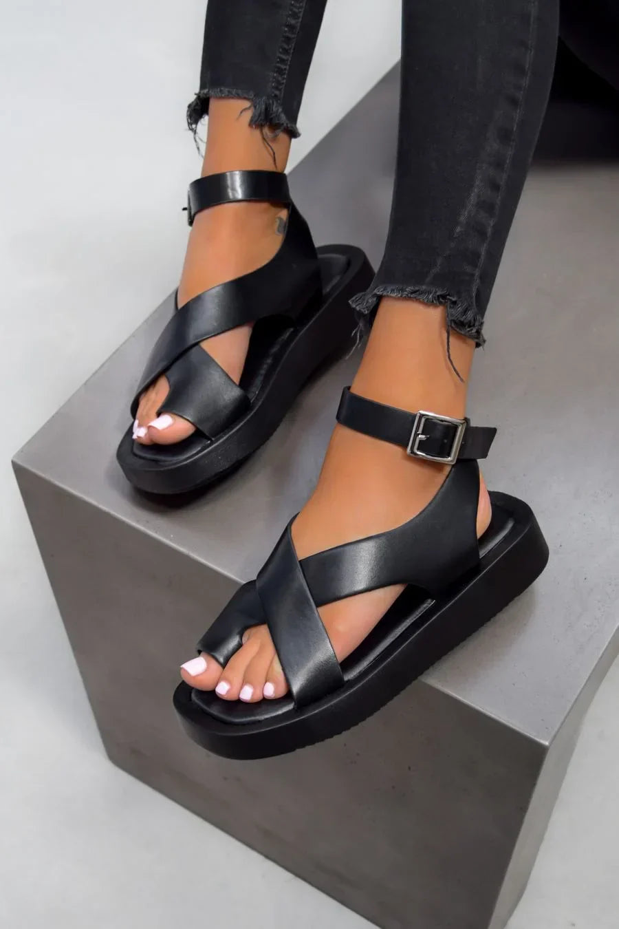 Chloe – Dames sandalen met kruissluiting en plateauzoo