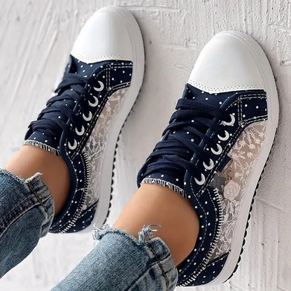 Thora - Damessneakers met kanten panelen en speelse details