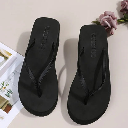 Sevigne - Dames teenslippers met sleehak en minimalistische band