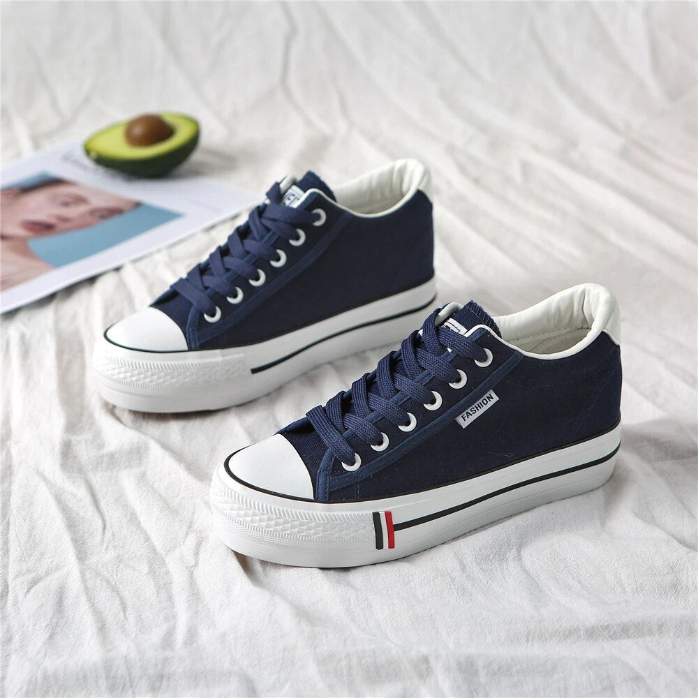 Fadila - Dames platform sneakers met minimalistische zooldetails